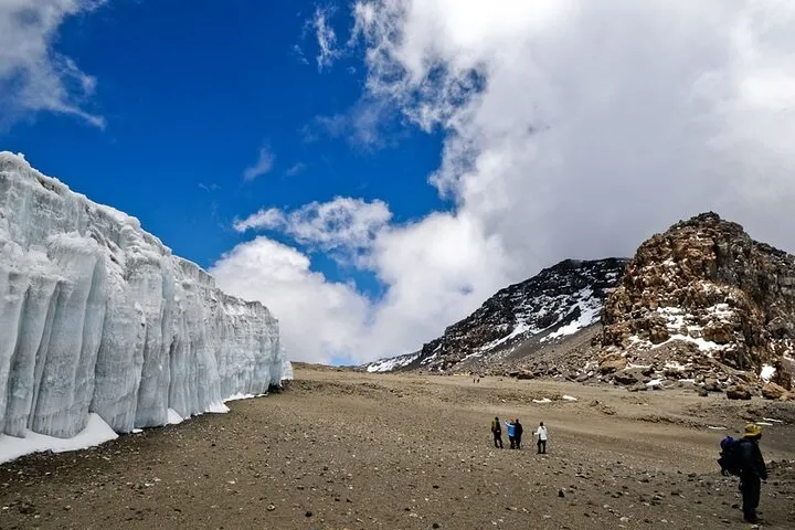 School Hut summit approach camp on the Northern Circuit